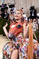 kim-petras-wears-a-horse-head-met-gala-2021