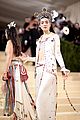 lorde-hits-the-met-gala-2021-red-carpet