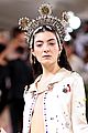 lorde-hits-the-met-gala-2021-red-carpet