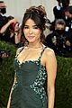 madison-beer-serves-old-school-glamour-at-the-met-gala