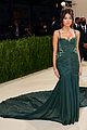 madison-beer-serves-old-school-glamour-at-the-met-gala