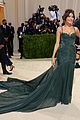madison-beer-serves-old-school-glamour-at-the-met-gala