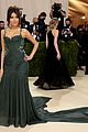 madison-beer-serves-old-school-glamour-at-the-met-gala