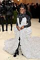 simone-biles-88-pound-dress-met-gala-2021