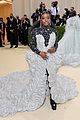 simone-biles-88-pound-dress-met-gala-2021