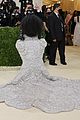 simone-biles-88-pound-dress-met-gala-2021