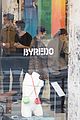 gossip-girl-cast-shopping-in-paris