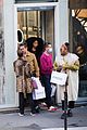 gossip-girl-cast-shopping-in-paris
