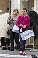 gossip-girl-cast-shopping-in-paris