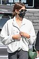 kaia-gerber-jacob-elordi-leave-pet-store-in-la