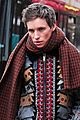 eddie-redmayne-bundles-up-in-london