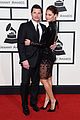 nick-vanessa-lachey-going-through-phones