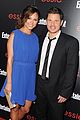 nick-vanessa-lachey-going-through-phones