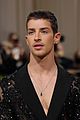 moschino-met-stars