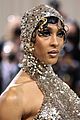moschino-met-stars