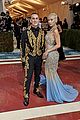 moschino-met-stars