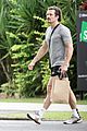 orlando-bloom-grabs-groceries-gym