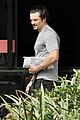 orlando-bloom-grabs-groceries-gym