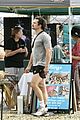 orlando-bloom-grabs-groceries-gym