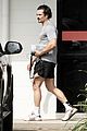 orlando-bloom-grabs-groceries-gym