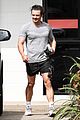 orlando-bloom-grabs-groceries-gym