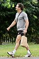 orlando-bloom-grabs-groceries-gym