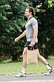 orlando-bloom-grabs-groceries-gym