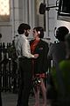 penn-badgley-kissing-scene-carlotte-ritchie
