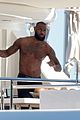 lebron-shirtless