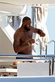 lebron-shirtless