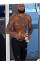 lebron-shirtless