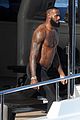 lebron-shirtless