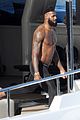 lebron-shirtless