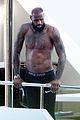 lebron-shirtless