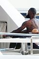 lebron-shirtless