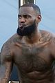 lebron-shirtless