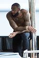 lebron-shirtless