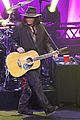 johnny-performs