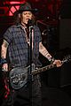 johnny-performs