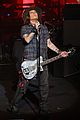 johnny-performs