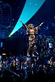 shakira-stage