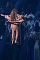 shakira-stage