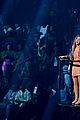 shakira-stage