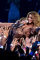 shakira-stage