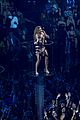 shakira-stage