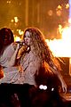 shakira-stage