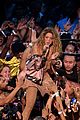 shakira-stage