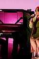 billie-performance