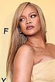 rihanna-softlit