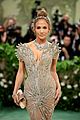 jlo-met-arrival